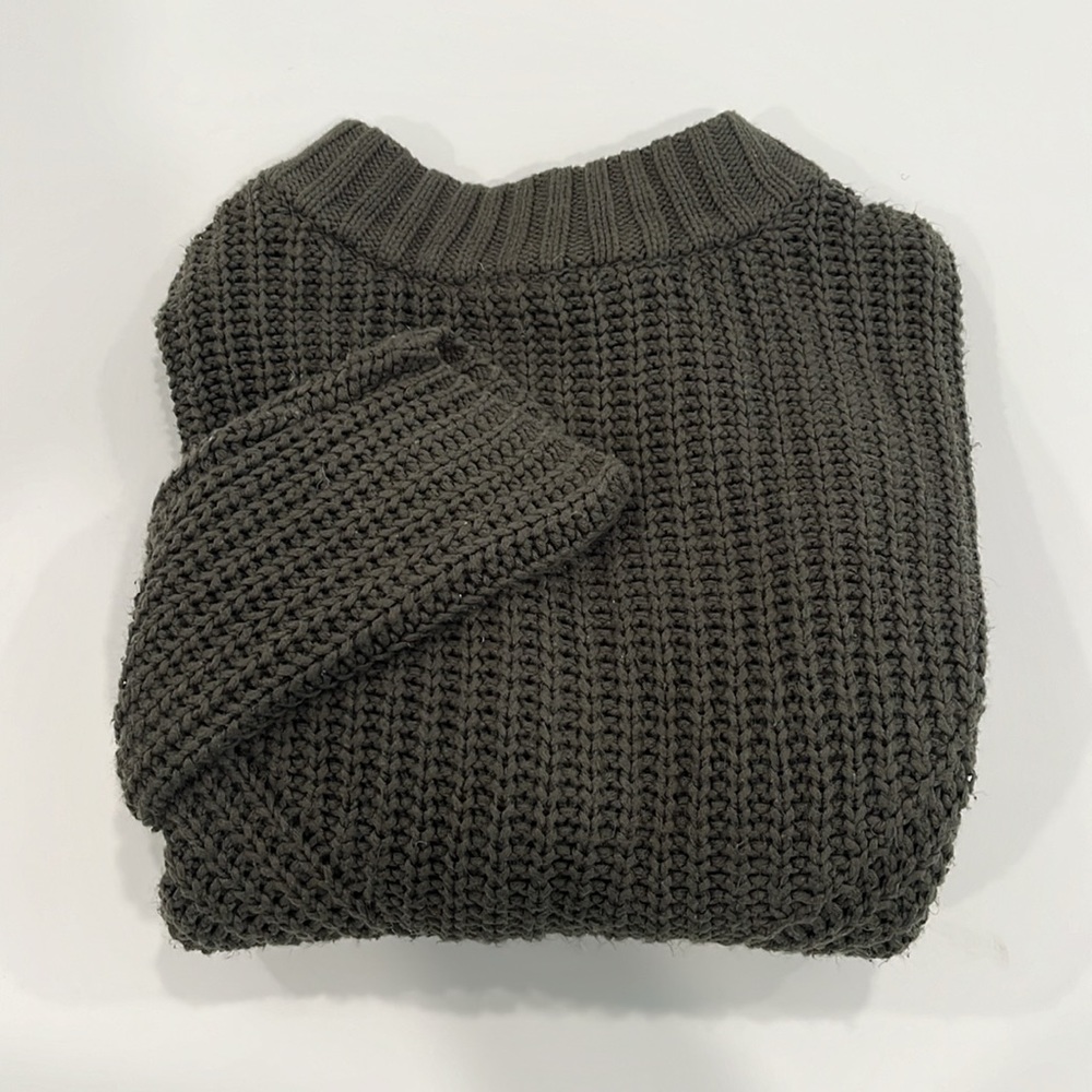 Moon & Madison Green Sweater